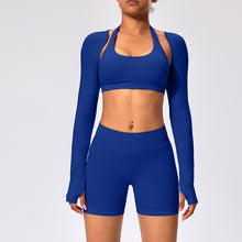 Wear A Sports Waistcoat With A Long-sleeved Shawl