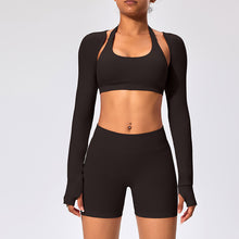 Wear A Sports Waistcoat With A Long-sleeved Shawl