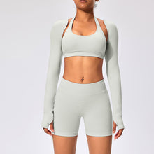 Wear A Sports Waistcoat With A Long-sleeved Shawl