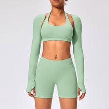Wear A Sports Waistcoat With A Long-sleeved Shawl